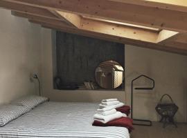 Casa del Nespolo, bed and breakfast en Pilzone