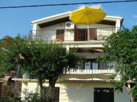Apartments Zuanović, ξενοδοχείο σε Karlobag