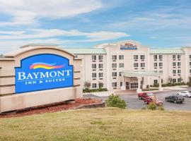 Baymont by Wyndham Hot Springs、ホット・スプリングスのホテル