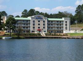 Baymont on the lake by Wyndham Hot Springs, hotel v destinaci Hot Springs