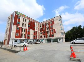 Triple Trees Hotel, hotel v destinaci Pathum Thani