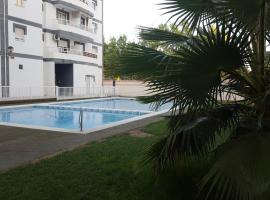 appartement avec piscine, hotel u gradu San Visente del Raspeiđ