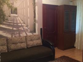 2-Room Apartment on Bogomolova, budget hotel in Korolëv