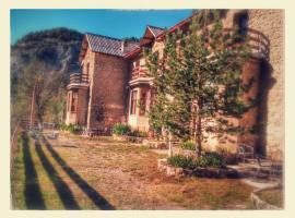 Refugi Quatre Cases, hotel v destinaci Clot del Moro