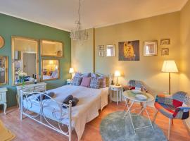 Old City Romantic Studio with FREE private parking, hôtel 3 étoiles à Pula
