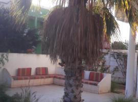 villa avec jardin, hotel in Saidia 