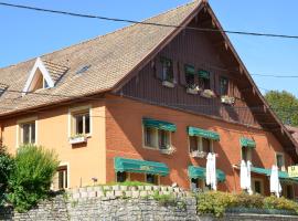 Logis Auberge Du Tuye, hotel v destinaci Luisans