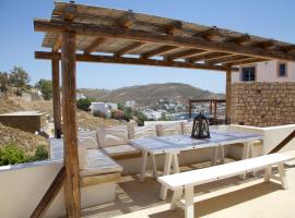 Luxury house in the island of Patmos, hotelli kohteessa Grikos
