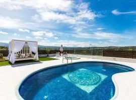Caramel Villa, with 40m2 Pool & Spa Whirlpool, By ThinkVilla