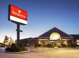 Ramada by Wyndham Batesville, hotell i Batesville
