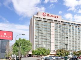 Ramada by Wyndham Reno Hotel & Casino, hotel di Reno