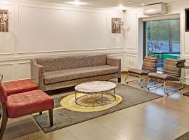 Ramada by Wyndham Staten Island, hotel v destinaci Staten Island