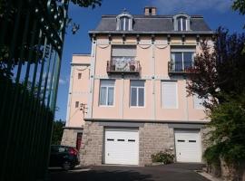 Demeure des Dentelles, hotel near Point of Start of Saint Jacques de Compostelle, Le Puy-en-Velay