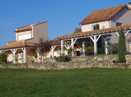 Junior Suite Le Pied de Mulet, hotel com estacionamento em Brouchaud