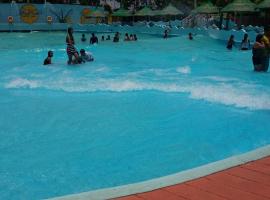 Isla Rosy Wavepool & Resort, Hotel in Buliran