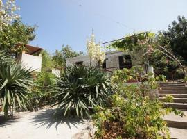 Holiday home Paulo1 - peacefull and charming, παραλιακή κατοικία σε Rogačić