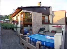 Luxury Villa Nieli – hotel w mieście Tbilisi City