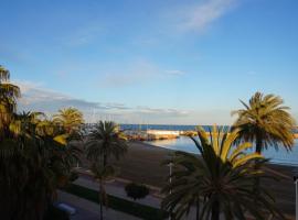 Beachfront vila, hotelli kohteessa Valencia