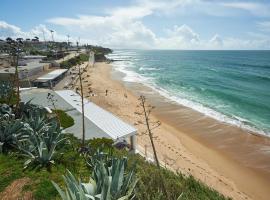 modern flat, apartmen di Estoril