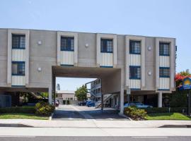 Days Inn by Wyndham Orange Anaheim, hotel in Orange