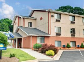 Days Inn by Wyndham Torrington: Torrington, Ames Plaza Shopping Center yakınında bir otel