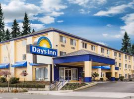 Days Inn by Wyndham Seattle Aurora, hotel com estacionamento em Shoreline