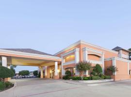 Days Inn by Wyndham Irving Grapevine DFW Airport North, hotel in Irving