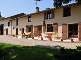 Ferme Passion, self-catering accommodation in Saint-Trivier-sur-Moignans