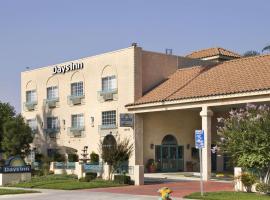 Days Inn by Wyndham Riverside Tyler Mall, hotel poblíž March ARB - RIV, Riverside