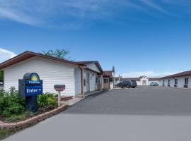 Days Inn by Wyndham Jamestown: Jamestown şehrinde bir otel