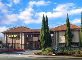 Days Inn by Wyndham Pinole Berkeley, hotel med parkering i Pinole