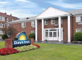 Days Inn by Wyndham Cleveland Lakewood, hotel di Lakewood