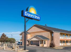 Days Inn by Wyndham Russell, hotell med parkering i Russell