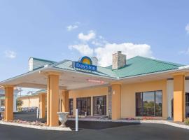 Days Inn by Wyndham Lenoir City โรงแรมในเลนัวร์ซิตี้