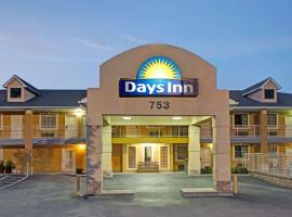 Days Inn by Wyndham Marietta White Water, hotel in Marietta