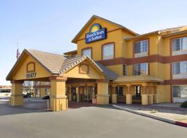 Days Inn & Suites by Wyndham Surprise, hotel in Surprise