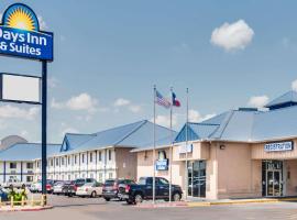 Days Inn & Suites by Wyndham Laredo, hotel near Laredo International Airport - LRD, 