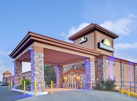 Days Inn by Wyndham Ridgefield NJ โรงแรมที่มีที่จอดรถในRidgefield