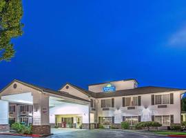 Days Inn & Suites by Wyndham Gresham, hotelli kohteessa Gresham