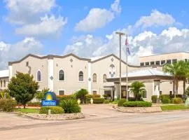 Days Inn & Suites by Wyndham Webster NASA-ClearLake-Houston