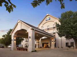 Days Inn & Suites by Wyndham Cedar Rapids, hotell i Cedar Rapids