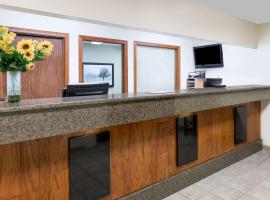 Days Inn & Suites by Wyndham Des Moines Airport, hotel near Des Moines International Airport - DSM, 