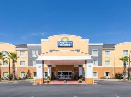 Days Inn & Suites by Wyndham Savannah North I-95, Hotel in Port Wentworth