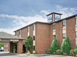 Days Inn & Suites by Wyndham Hickory, hotell i Hickory