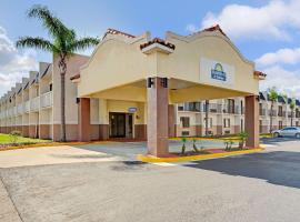Days Inn & Suites by Wyndham Tampa near Ybor City, Hotel in Tampa