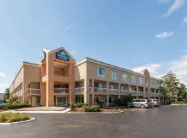 Days Inn & Suites by Wyndham Warren