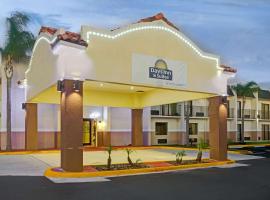 Days Inn & Suites by Wyndham Tampa - Ybor City, hotel v mestu Tampa