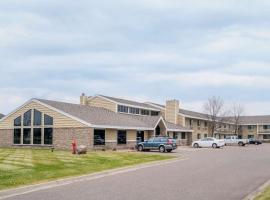 Days Inn & Suites by Wyndham Baxter Brainerd Area, motell i Baxter