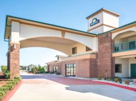 Days Inn by Wyndham Baytown East, hotel near Houston Raceway Park, Baytown