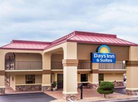 Days Inn & Suites by Wyndham Warner Robins Near Robins AFB, hotell i Warner Robins
